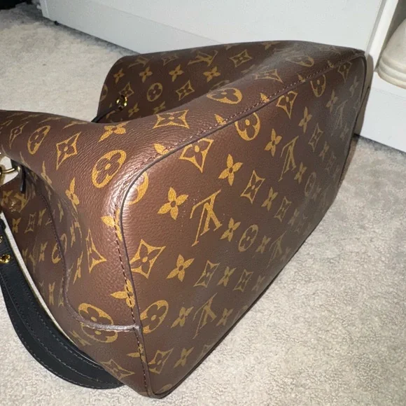 Louis Vuitton NeoNoe MM - Picture 10 of 14